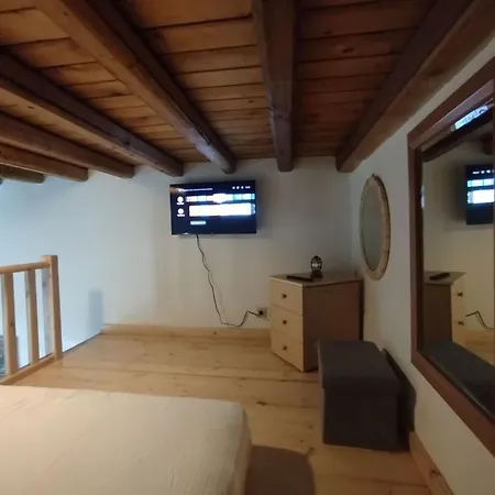 בית נופש Grossvaters Haus - Ein 150 Jahre Altes Steinhaus By Interhome *